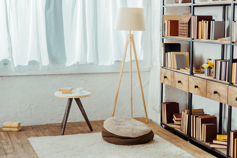 木韻書香 客廳中的木制家具與書籍搭配藝術(shù)