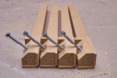 曼叔工業 以匠心與自然，重塑木制家具的藝術與實用之美