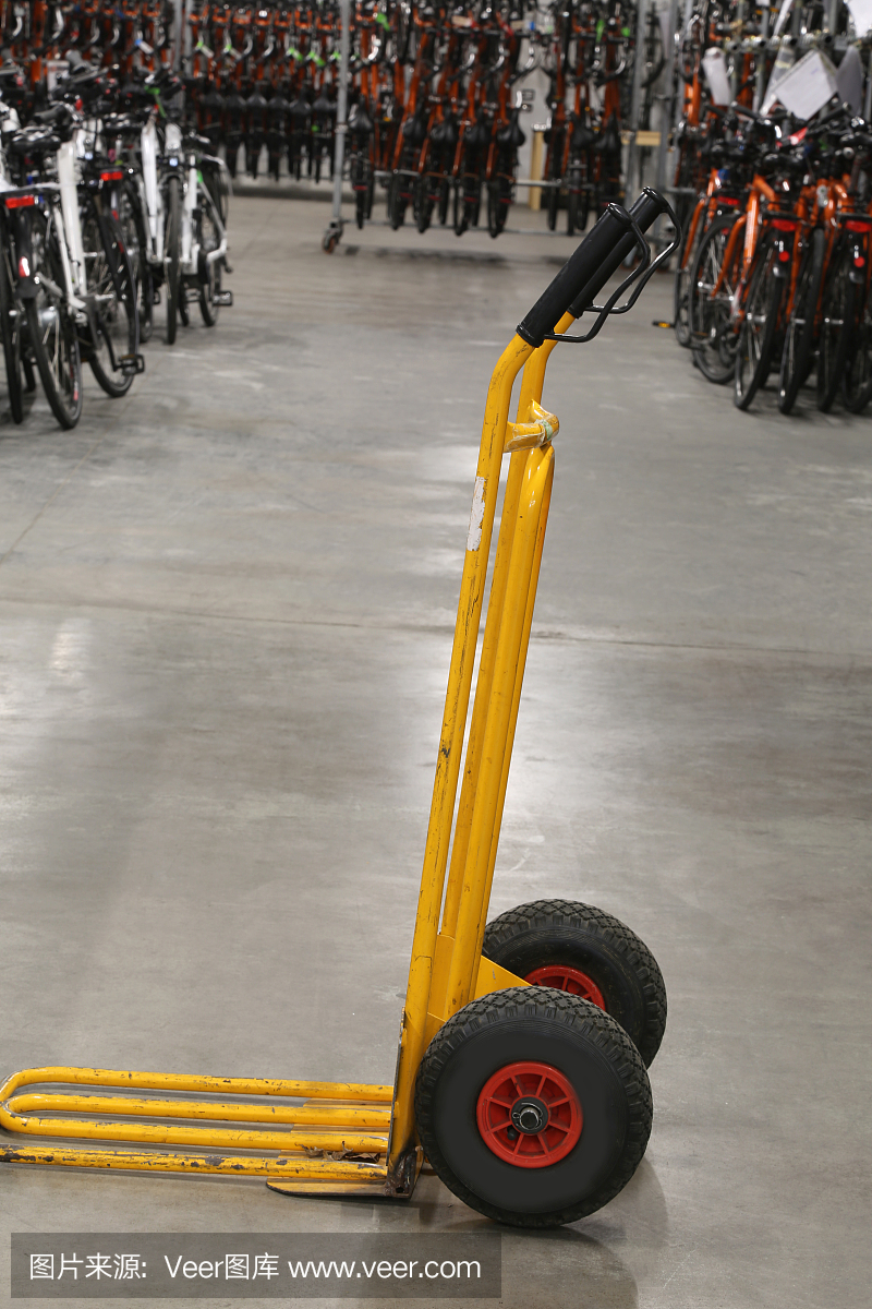 黃色小車用于運送重物